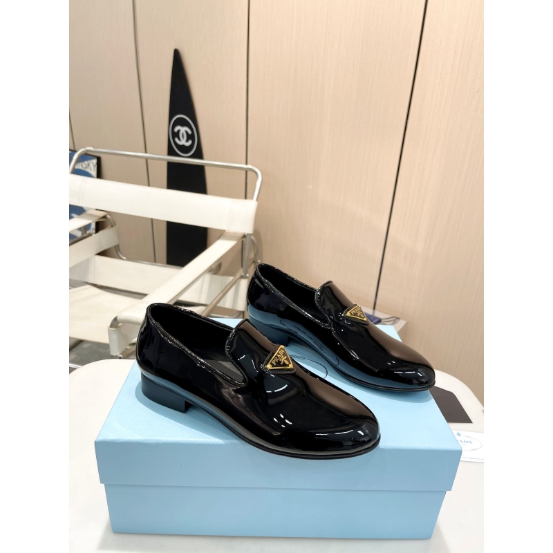 Pra*a leather shoes